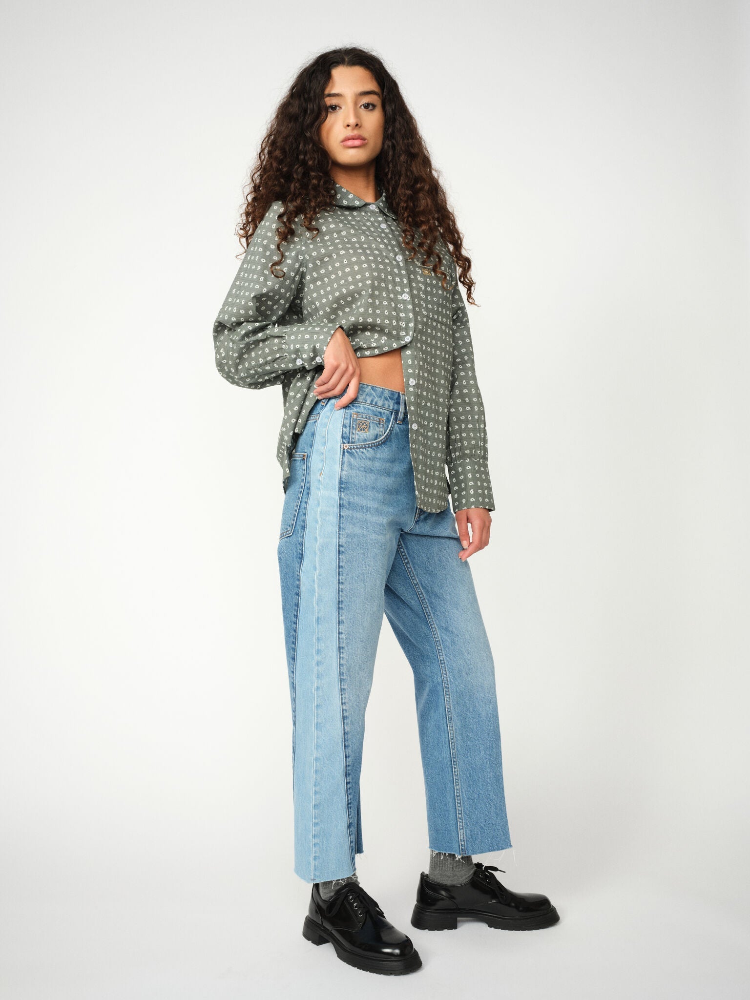 Modelshot / Light Blue / Detail